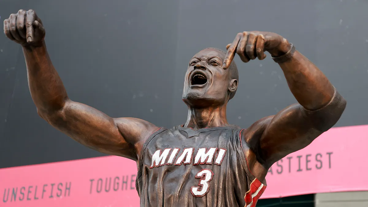 dwyane wade statue